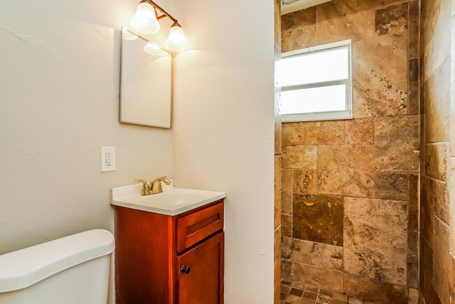 Building Photo - 1423 Brookhill Dr