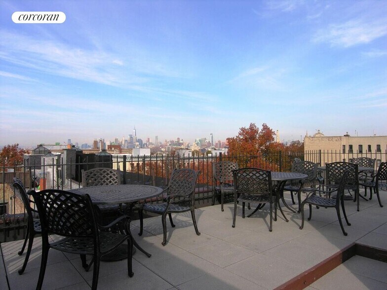 Building Photo - 564 5th St
