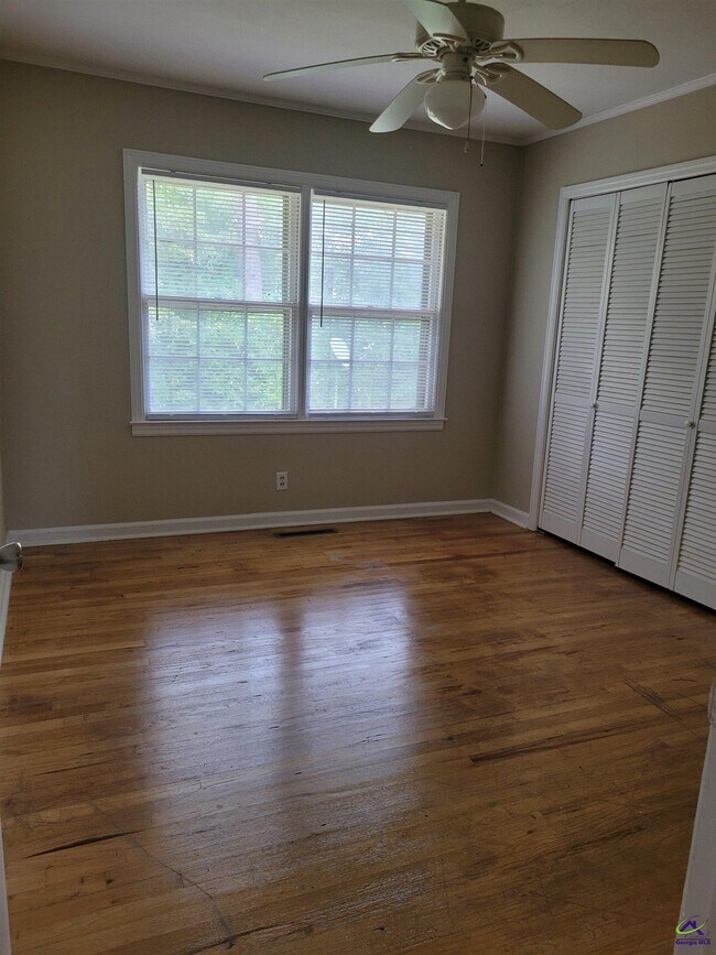 Building Photo - 2989 King Alfred Dr