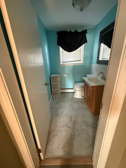 Building Photo - 38 Pine St