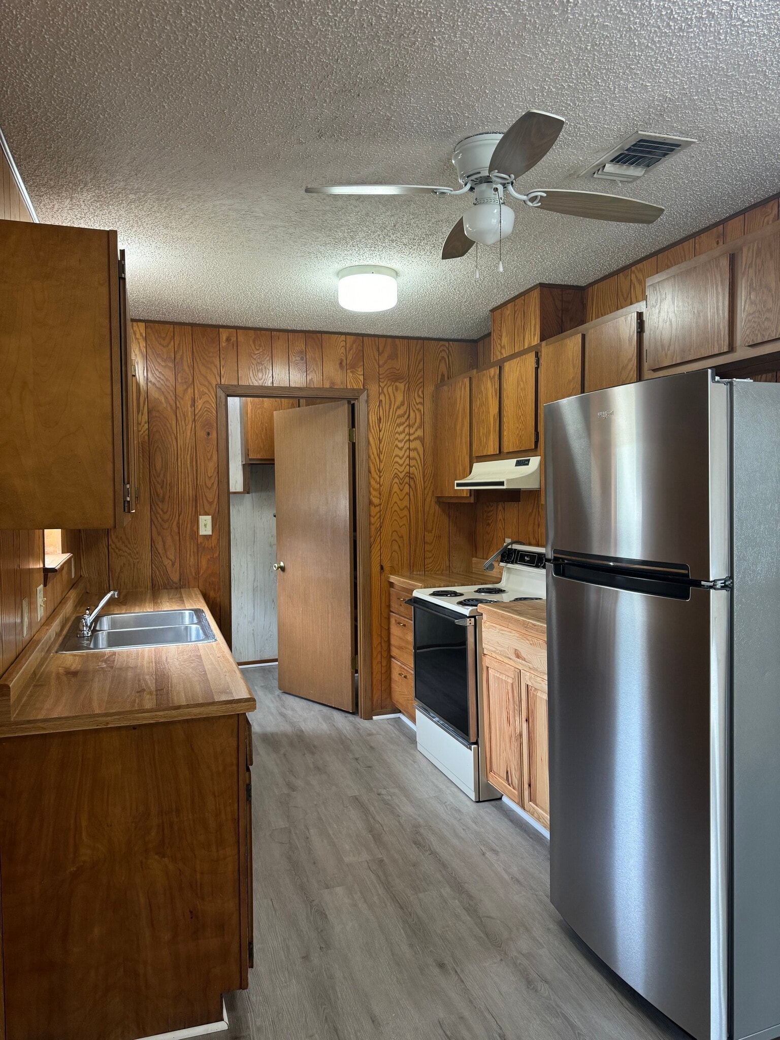 Building Photo - 227 Redbud Ln