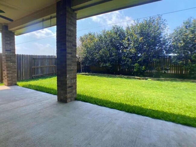 Building Photo - 27519 Gracefield Ln