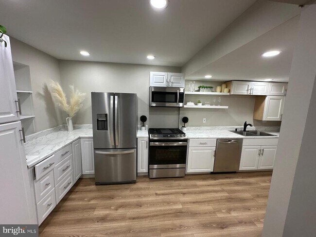 Building Photo - 6521 Gildar St