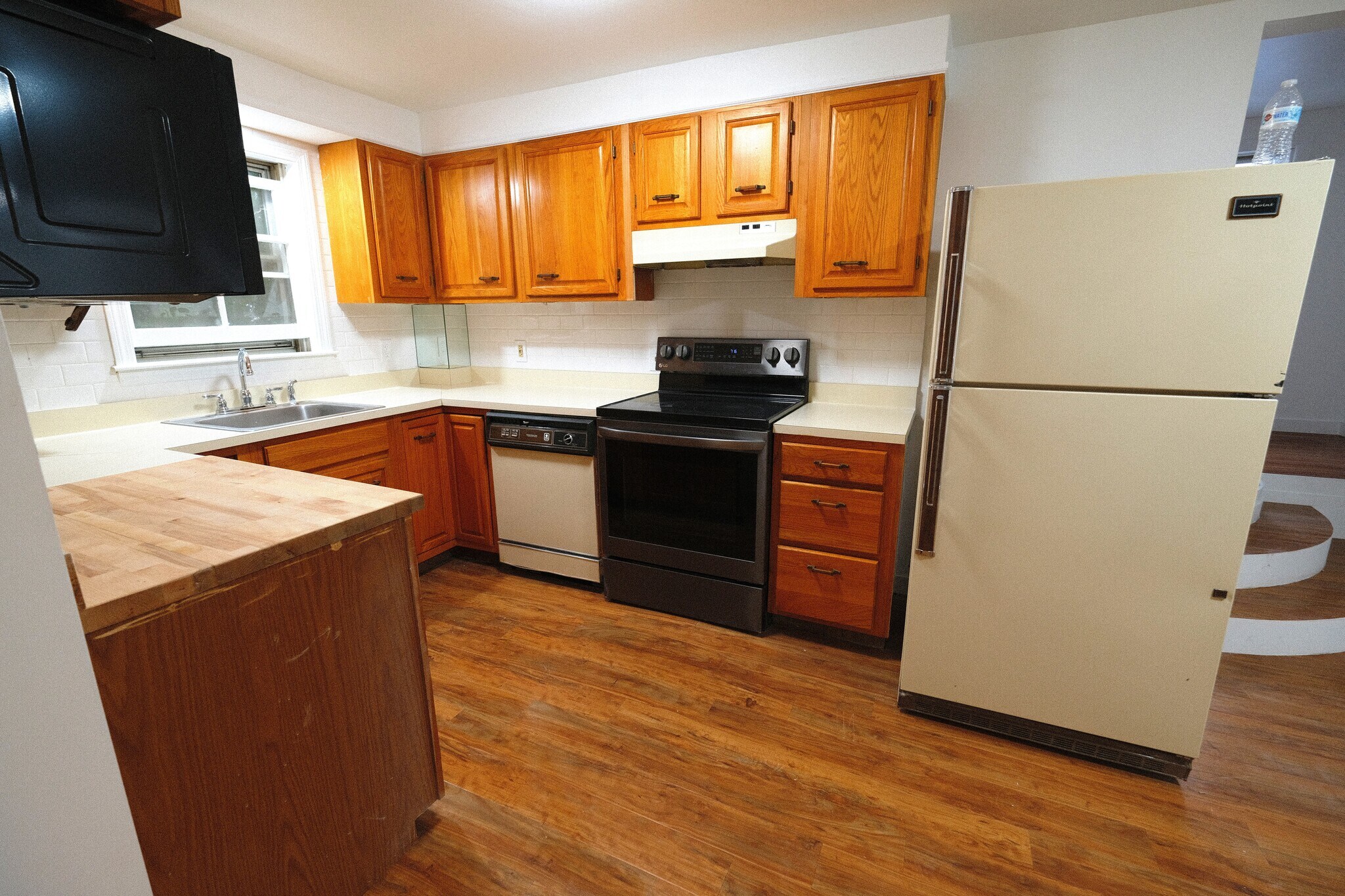 Building Photo - 56 Pleasant St