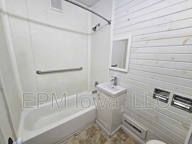 Building Photo - 1324 South St