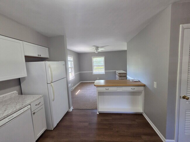 Building Photo - 1728 Shenandoah Dr
