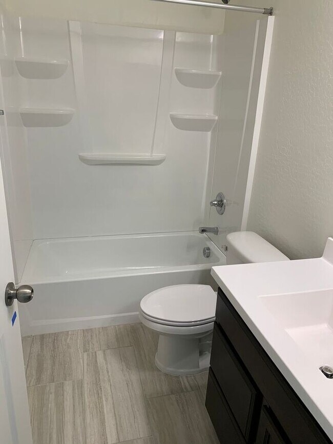 Building Photo - This stunning 4-bedroom, 2-bathroom home l...