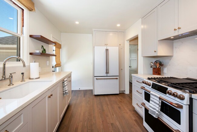 Building Photo - 3017 Puesta Del Sol