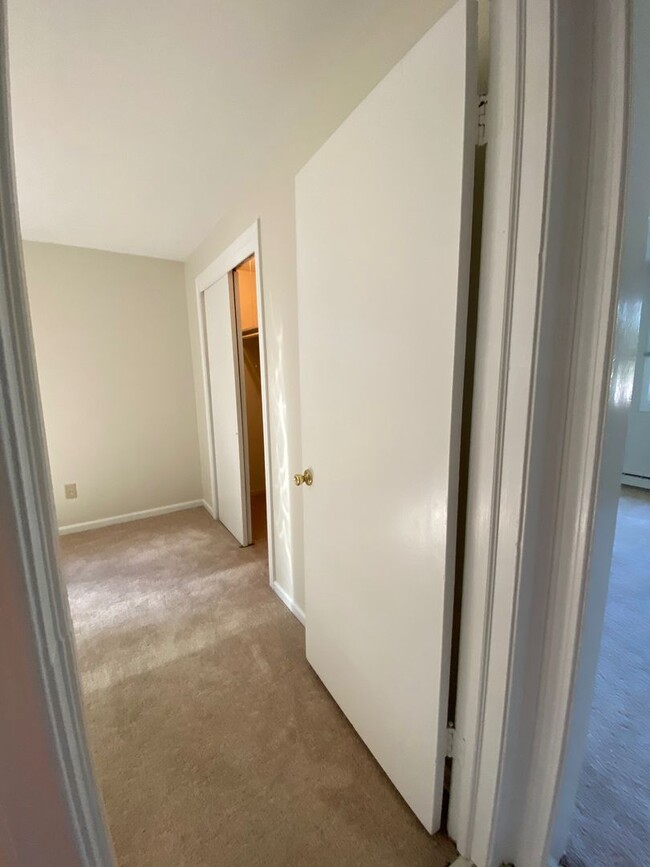 Building Photo - Andover, CT- One bedroom one bath apt in a...
