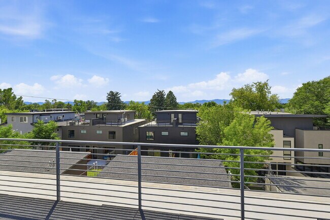 Building Photo - $3,640.95 with $300 Off the first month's rent, 2 Bed, 2.5 Bath Townhome in Denver with Rooftop P...