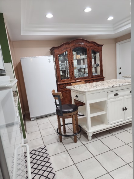 Building Photo - 6245 Ranch Style Highland Home Rnch