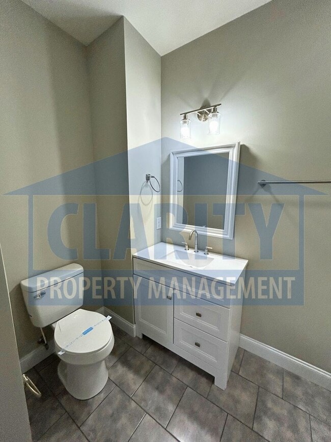 Building Photo - Two bedroom townhome in great, central location!