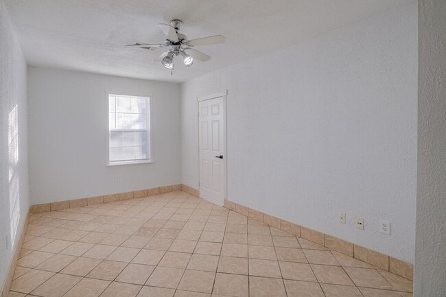 Building Photo - 5722 Shreveport Dr