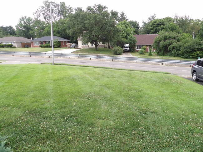 Building Photo - 286 Zandale Dr