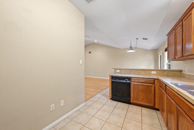 Building Photo - 5208 Sioux Ln