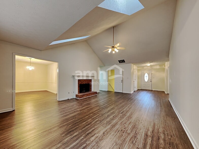 Building Photo - 817 Hillary Ct