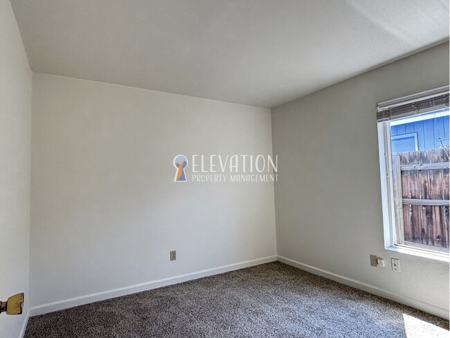 Building Photo - 61875 Avonlea Cir