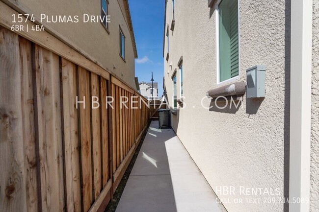 Building Photo - 1574 Plumas Dr