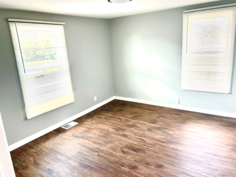 Building Photo - 413 6th Ave