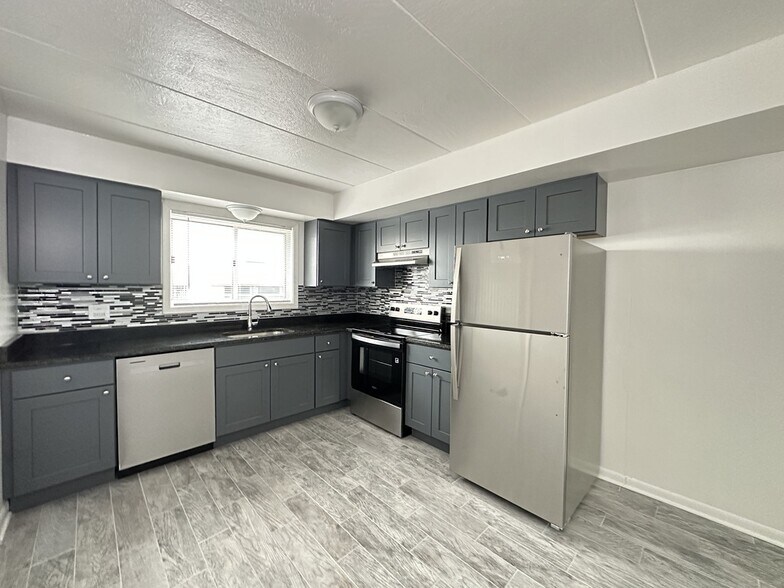 Building Photo - 1408 Carol St