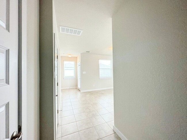 Building Photo - 424 Hortus Dr