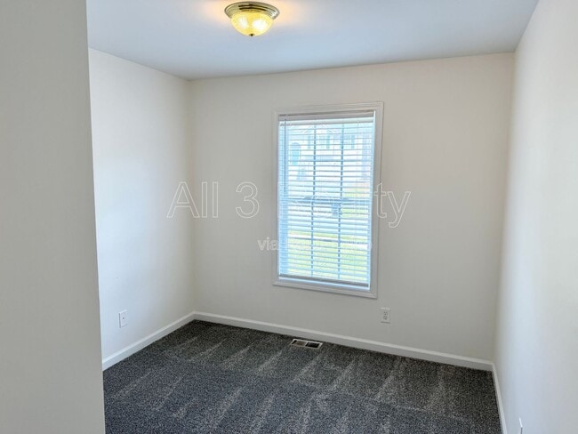 Building Photo - 49 Anna Way