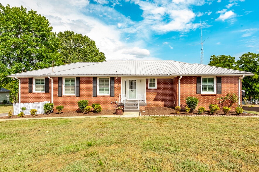 Building Photo - 194 Roberta Dr