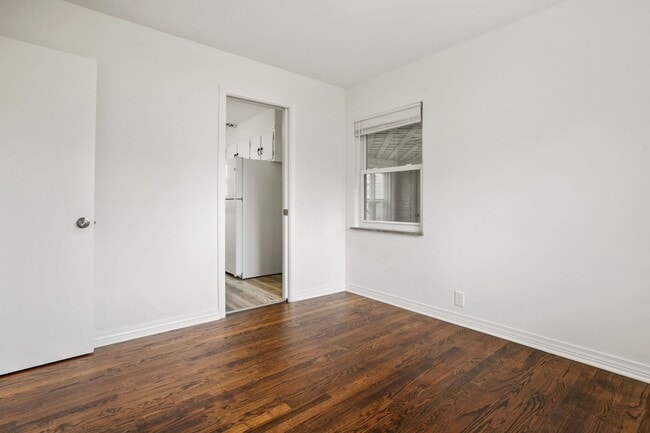 Building Photo - 1000 Glenmore Ave