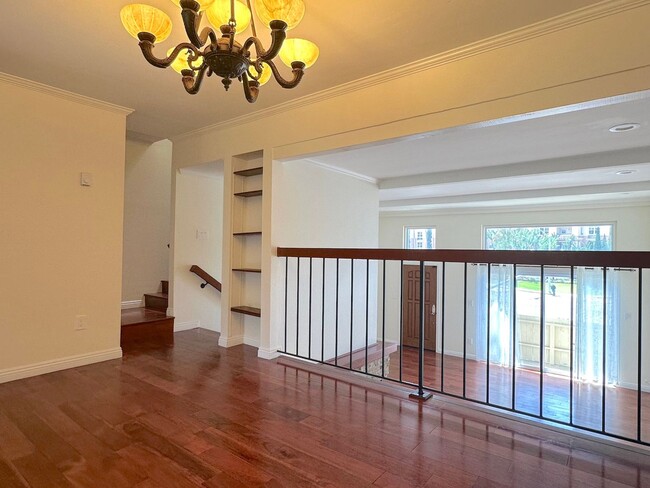 Building Photo - Spacious 3-Bedroom Condo for Rent in UTC –...
