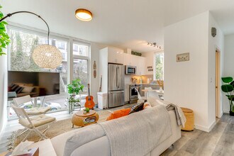 Building Photo - 128A W Florentia St