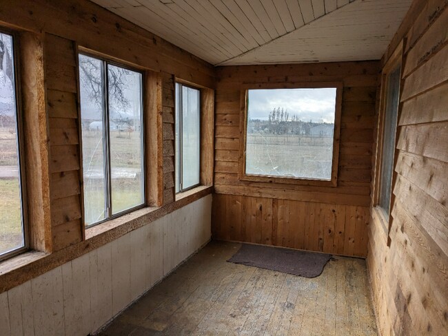 Building Photo - 5028 Eastside Hwy