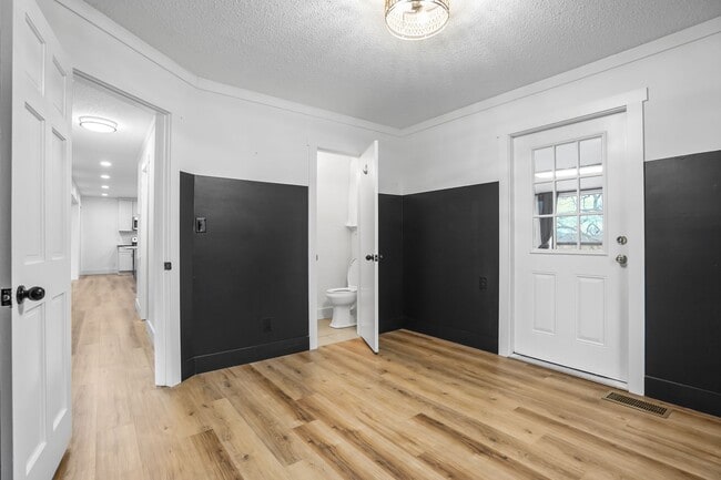 Building Photo - 6620 Upton Ln