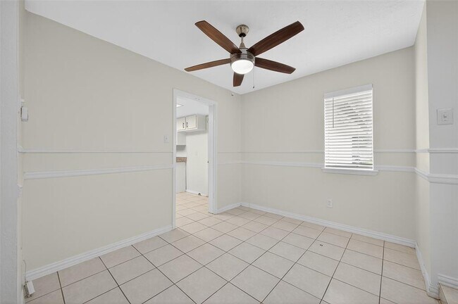 Building Photo - 23223 Naples Dr