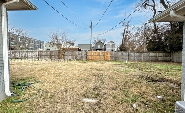 Building Photo - 1728 17th Ave N