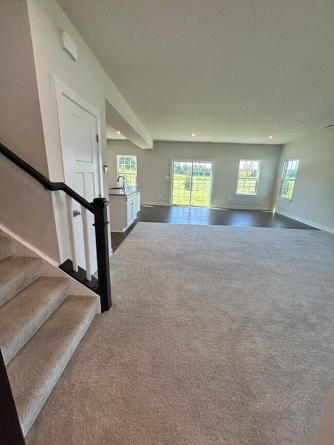 Building Photo - 10696 Whispering Pine Ln