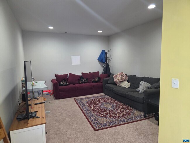 Building Photo - 2441 Winthrop Dr