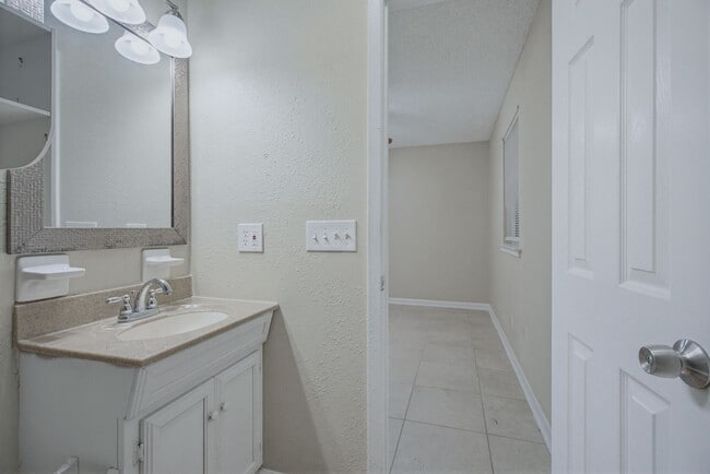 Building Photo - 5471 Buena Vista Ave