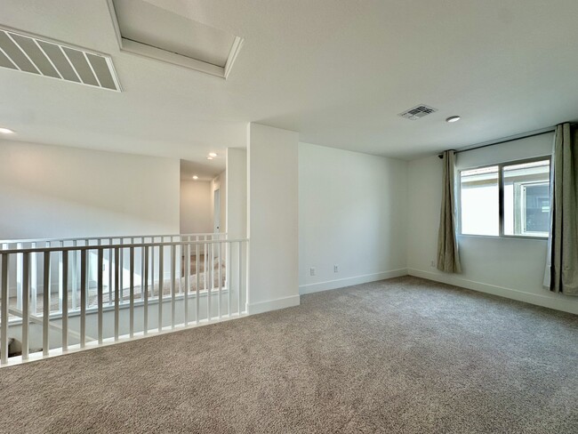 Building Photo - 8044 Texas Hls St