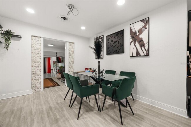 Building Photo - 2909 Hargill Dr