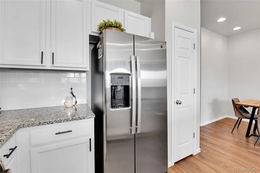 Building Photo - 6459 N Dunkirk St