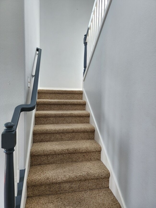 Building Photo - Stunning Regency Estates Home