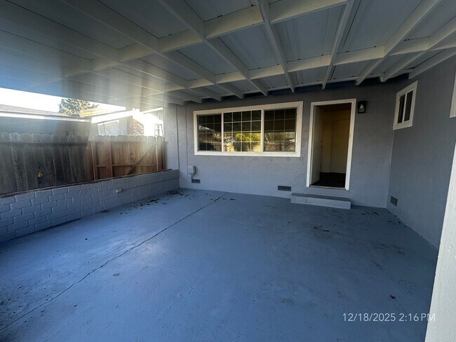 Building Photo - 4 Bedroom Bel Aire Home