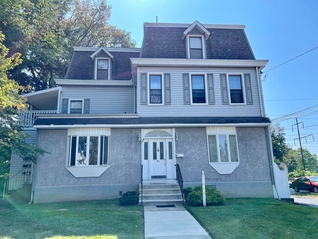Primary Photo - 316 E Ridley Ave
