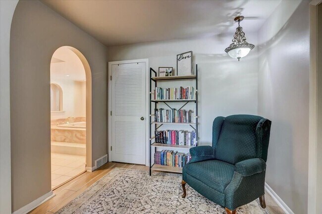 Building Photo - N43W27445-W27445 Capitol Dr