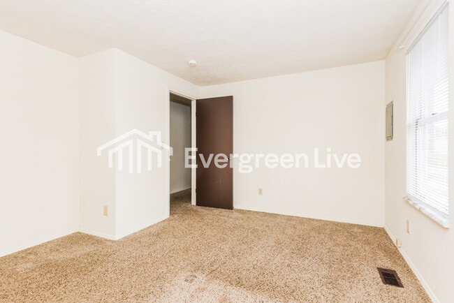 Building Photo - 8615 Baton Rouge Dr