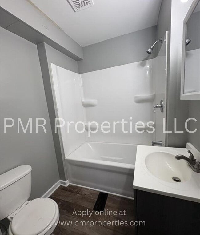 Building Photo - 4 Bedrooms/ 2 bathrooms House