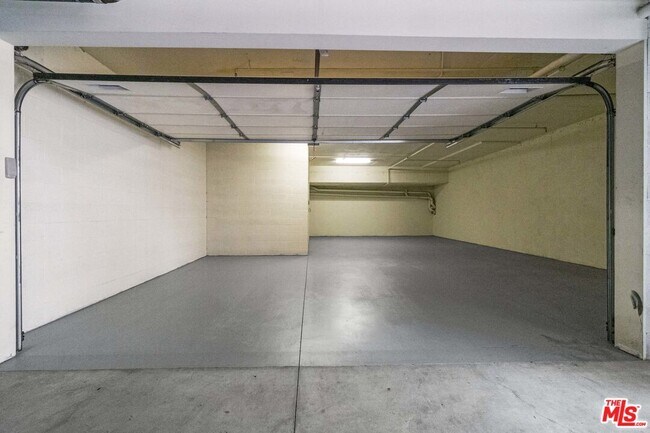 Building Photo - 10765 Wilkins Ave