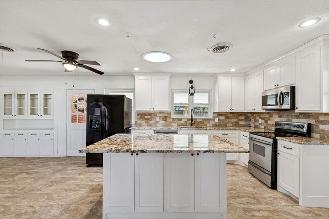 Building Photo - Charming 3-Bedroom, 2-Bath Home in an Established Haltom City Neighborhood