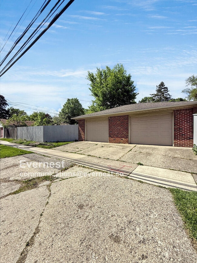 Building Photo - 2503 Maplewood Ave