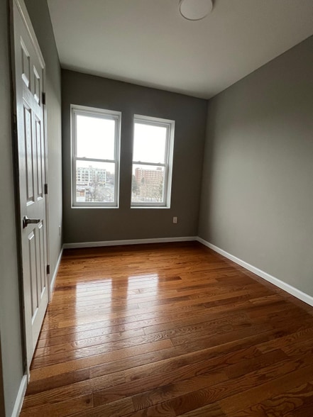 Building Photo - 58 Steuben St